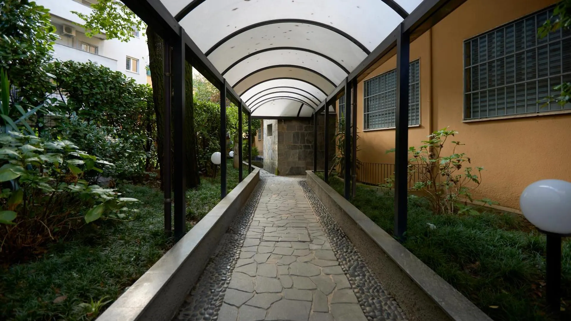 Garibaldi Oasis Retreat - Awesome Location In The Modern Milano Apartment Italy
